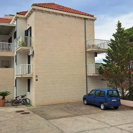Bunta Apartment *